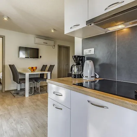 Superior-11 By Interhome * Pula