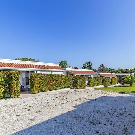 Superior-11 By Interhome * Pula